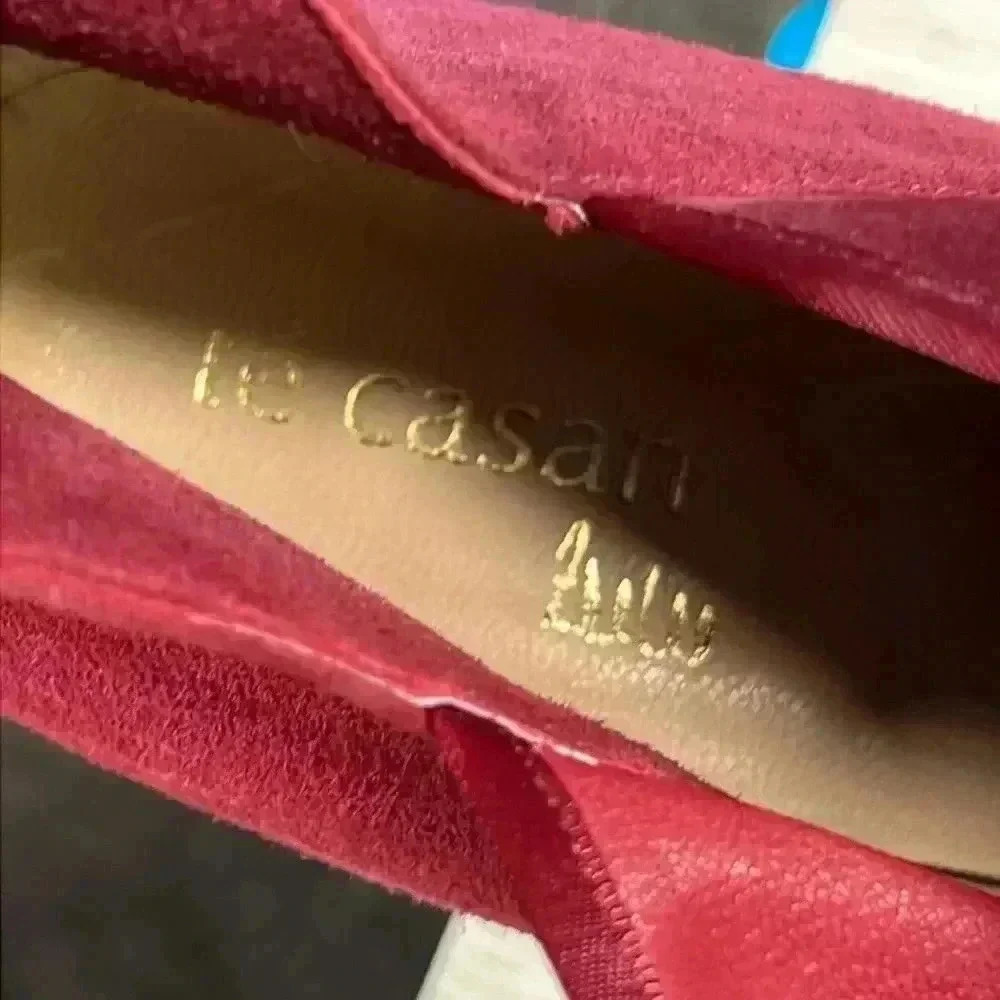 Te Casan Limited Edition red suede heels 
Size: 40 or 9.5 NEW - Picture 9 of 11